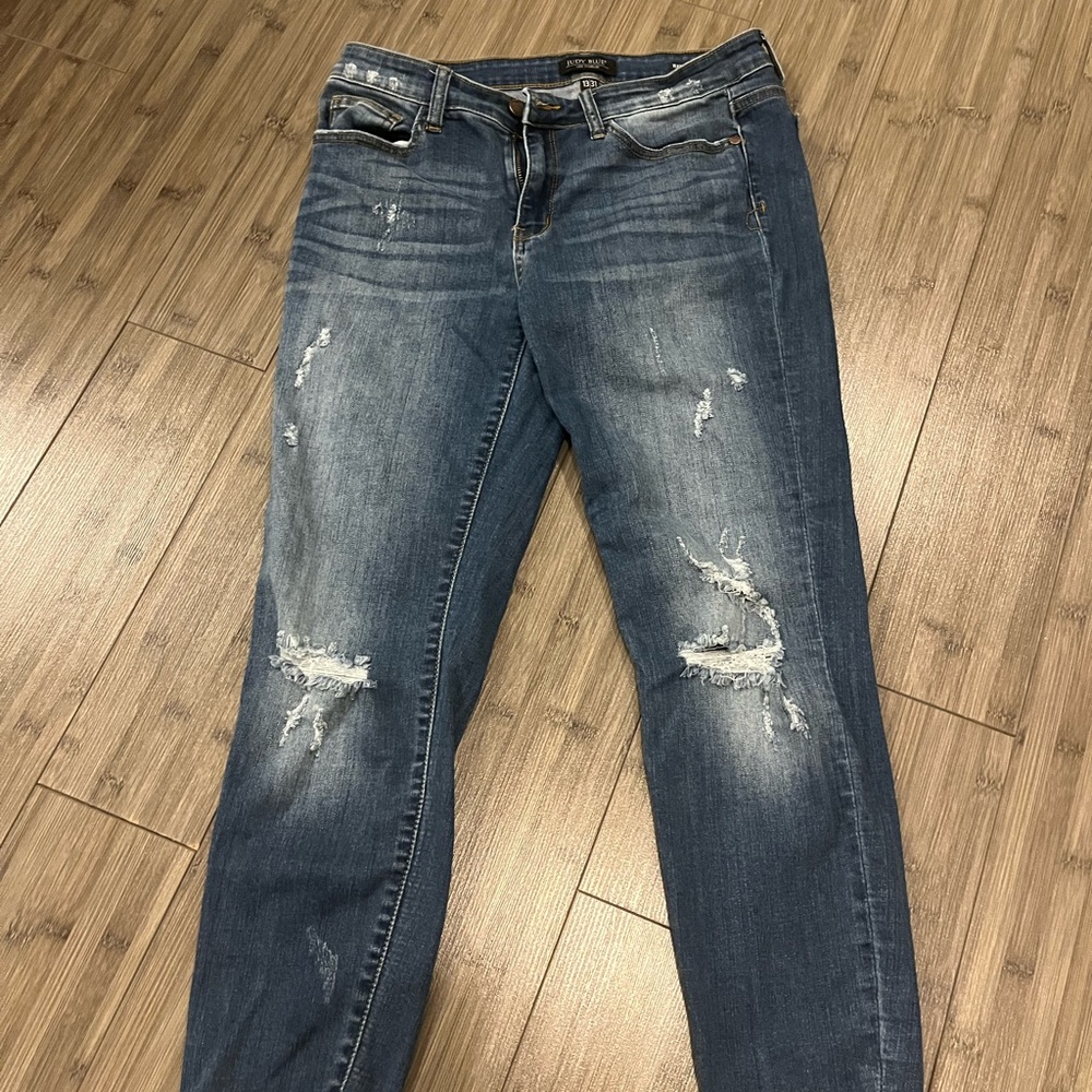 Judy Blue Women's Distressed Blue Jeans size 13/31